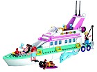 Rekreační jachta, kostky shodné s LEGO