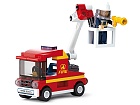 Hasičské auto s malou plošinou, kostky shodné s LEGO